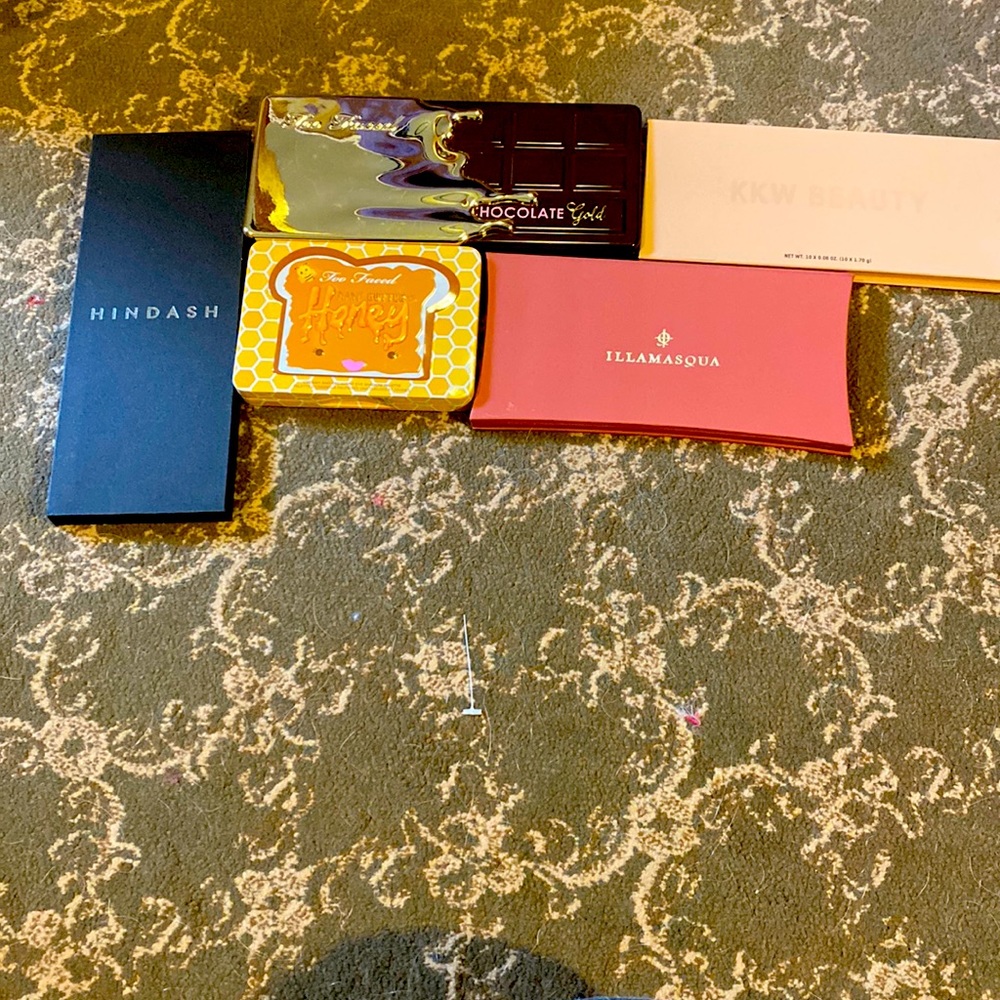Eyeshadow palettes